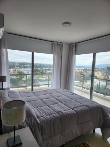 En eller flere senge i et værelse på Civis Tower Excepcional Departamento