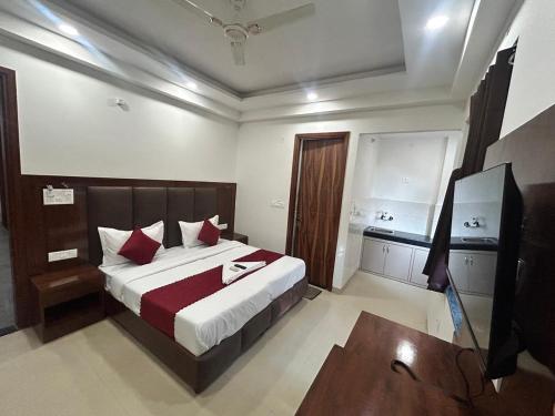 Giường trong phòng chung tại JS Residency