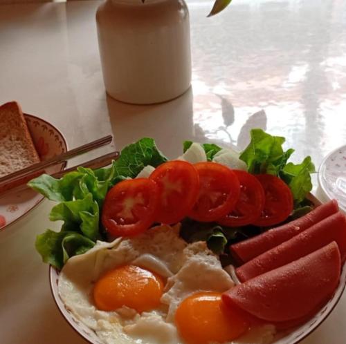 a plate of food with tomatoes and other vegetables at Victoria Hotel in Hua Hin