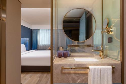 Postel nebo postele na pokoji v ubytování Manxin Hotel, Guanqian Street, Suzhou