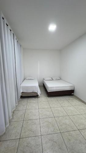 En eller flere senge i et værelse på Family-friendly and cozy atmosphere