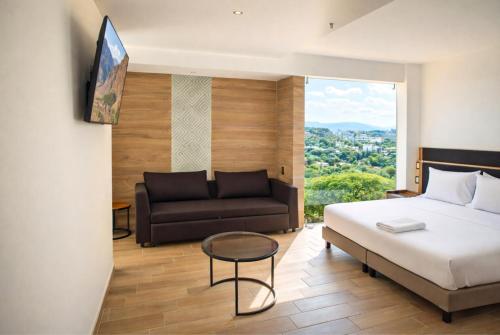 Nespecifikovaný výhled na hory nebo výhled na hory při pohledu z hotelu