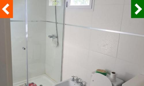 a bathroom with a shower and a toilet and a sink at Cabaña Habibi in Potrero de Garay