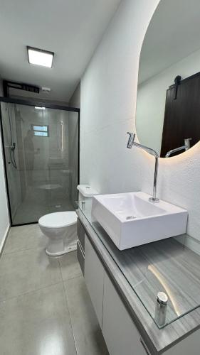 Et badeværelse på Guest House - 2 Suites Independentes