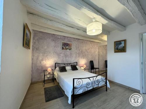 Postel nebo postele na pokoji v ubytování Charmant gîte en pierre 4 pers avec wifi et parking en Périgord Noir - FR-1-616-540