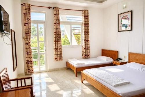 En eller flere senge i et værelse på Hà Tiên Motel