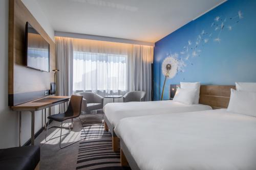 Posteľ alebo postele v izbe v ubytovaní Novotel Wrocław Centrum