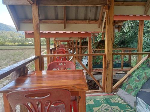 a table and chairs in a cabin with a train at Phathokcamping in Ban Phathok
