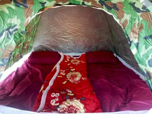 a small tent with a red blanket on it at Phathokcamping in Ban Phathok