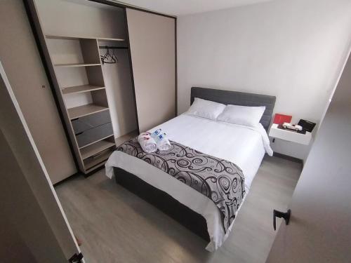 Postel nebo postele na pokoji v ubytování Confortable Apartamento cerca Aeropuerto JMC unidad Cerrada