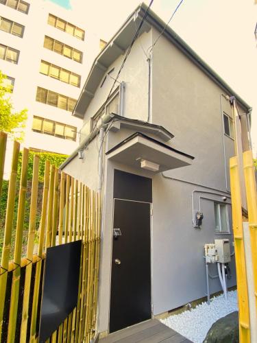 Hale Akasaka - The House