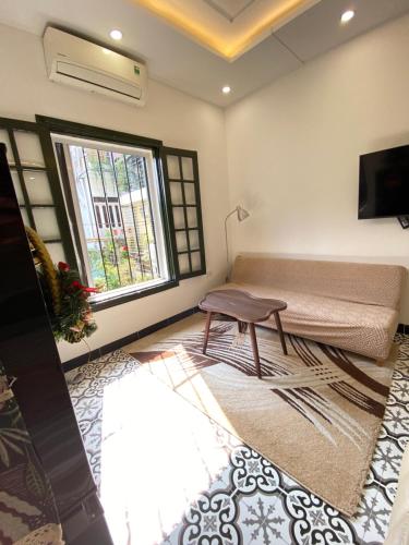 Et tv og/eller underholdning på Laca Homestay HangDa