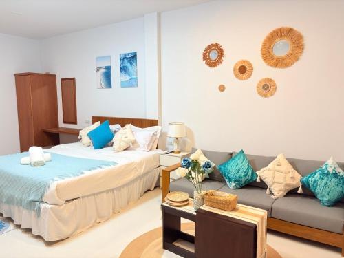 En eller flere senge i et værelse på Cozy Tropical