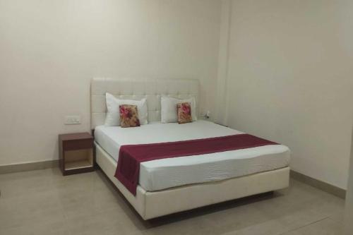 Ένα ή περισσότερα κρεβάτια σε δωμάτιο στο POP 84163F Hotel Bidhan's Inn