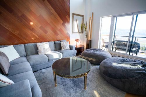 Posezení v ubytování 408 - Modern Condo - Pool & Panoramic View