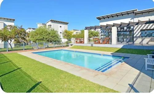 Bazén v ubytování MANDITAZ STUDIO nebo v jeho okolí