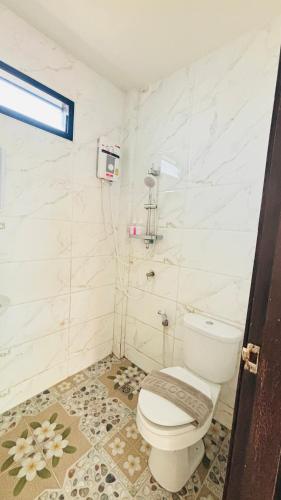 a white bathroom with a toilet and a shower at HappyDaysVilla in Ko Larn