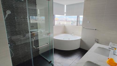 Et badeværelse på Pomelo Meet Kuala Lumpur