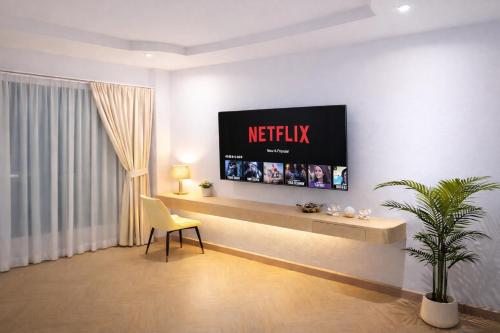 Un televizor și/sau centru de divertisment la The Escape Kamala