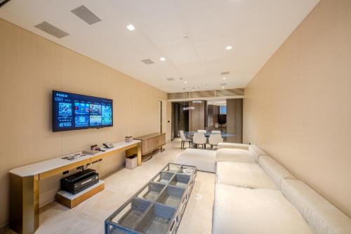 TV a/nebo společenská místnost v ubytování FIVE Palm Jumeirah Dubai