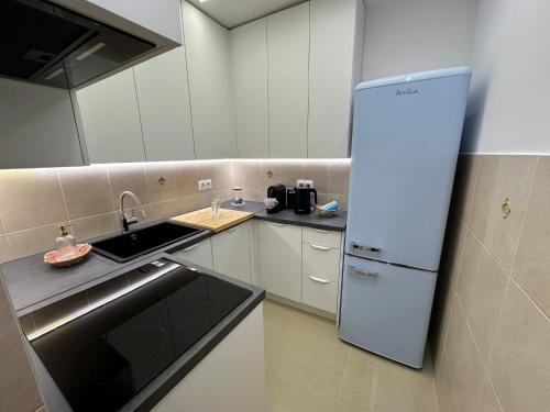 Cucina o angolo cottura di ApAzory Kraków - przytulny apartament na wyłączność