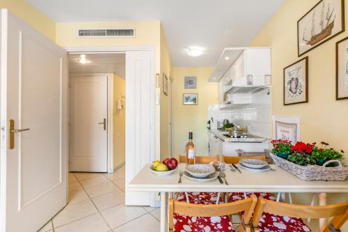 Open View In Center Menton - Happy Rentals