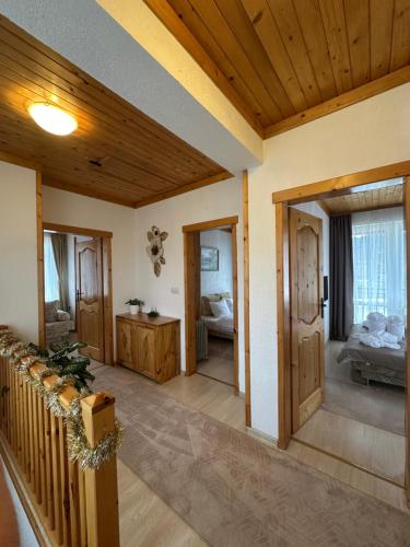 En eller flere senge i et værelse på Къща за гости Падалото