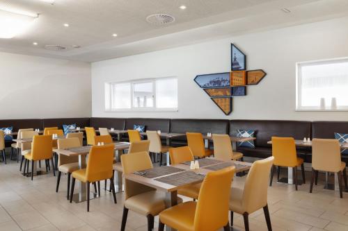 En restaurant eller et andet spisested på Four Points Flex by Sheraton Salzburg Messe