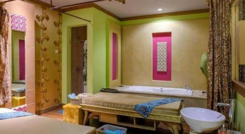 Phòng tắm tại CLARO Makassar Hotel & Convention