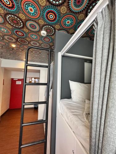 Postel nebo postele na pokoji v ubytování 91 Loop Boutique Hostel