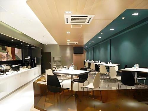 En restaurant eller et andet spisested på Jinjiang Inn Zhangjiagang Yangshe West Street Pedestrian Street