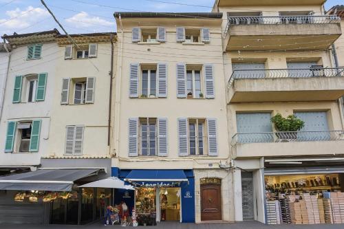 Le République Antibois - Au coeur du Vieil Antibes