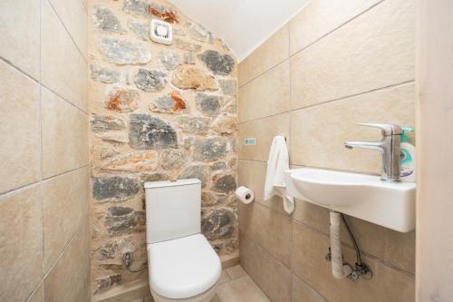 Et badeværelse på Villa Dioni Ena