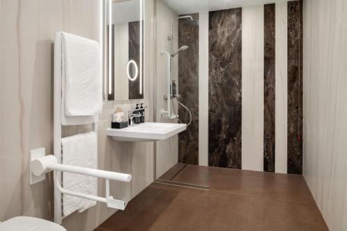 Et badeværelse på Ramada by Wyndham Zalau