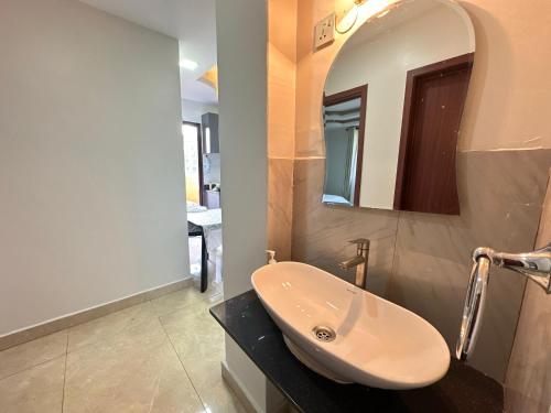 Koupelna v ubytování val and vel Luxury Home 2 Bugolobi