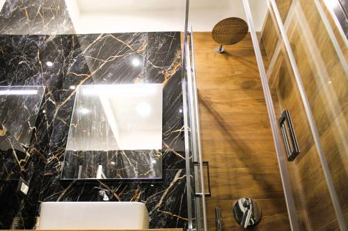 BlackWoody Contemporary Rooms - Napoli Centro Storico