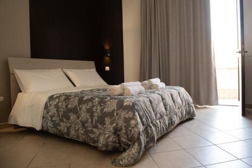 a bedroom with a bed with two stuffed animals on it at La Casetta di Josh in Marsala