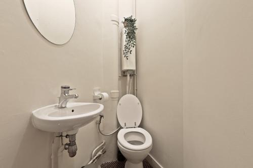 Quartier Luxembourg 1 Bedroom Apartment-Netflix