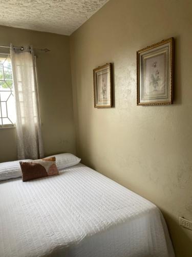 Ένα ή περισσότερα κρεβάτια σε δωμάτιο στο Royal View Villa