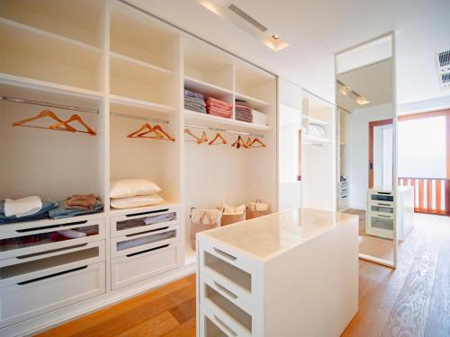 Billede fra billedgalleriet på Luxurious 5Bedroom White Estate Villa Private Lake i Ban Phru Champa