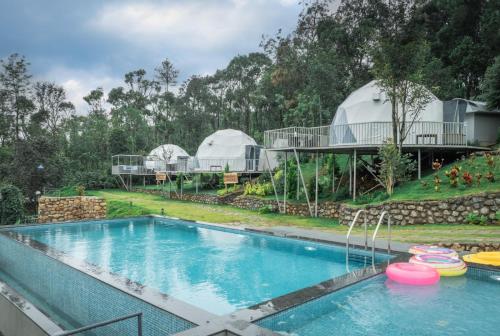 Hồ bơi trong/gần Vanani resort and caravan park Munnar