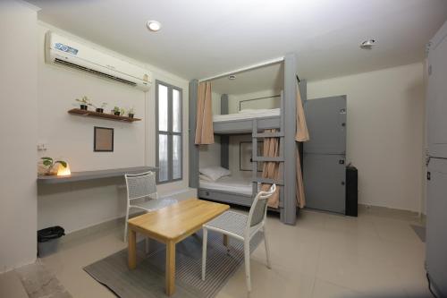 Η κουζίνα ή μικρή κουζίνα στο Bud Brew Beyond Dispensary and Hotel