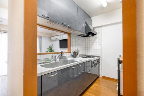 -ベルメゾン目黒- 渋谷駅まで7分!学芸大学駅まで徒歩10分!新宿-池袋-浅草乗り換え1回!ファミリー滞在