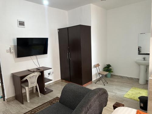 TV/trung tâm giải trí tại Mtwapa Pride Studio Apartment 33