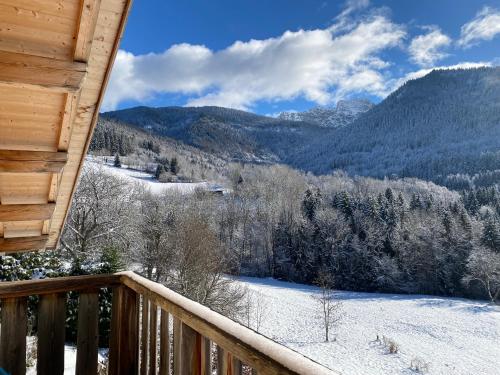Ein allgemeiner Bergblick oder ein Berglick von der Ferienwohnung aus