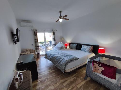 a bedroom with a bed and a ceiling fan at Seule résidence accès directe plage in Saïdia