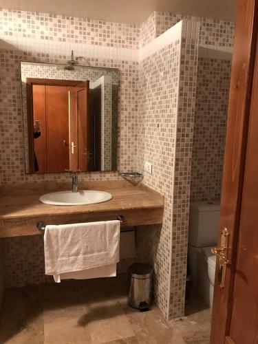 a bathroom with a sink and a mirror and a toilet at Seule résidence accès directe plage in Saïdia