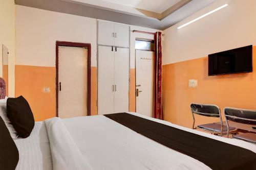 Μια τηλεόραση ή/και κέντρο ψυχαγωγίας στο Hotel O M.C Residency