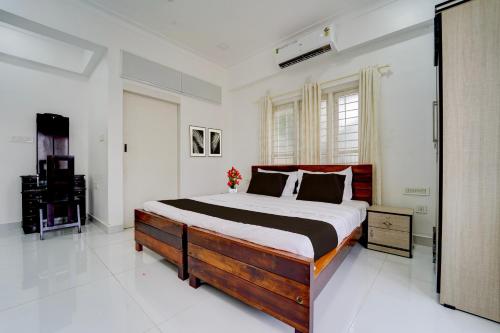 Postel nebo postele na pokoji v ubytování Collection O Kulathoor TechnoparkFormerly United Mansions