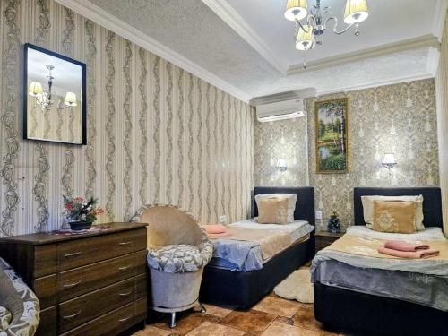 En eller flere senge i et værelse på Villa Magnat